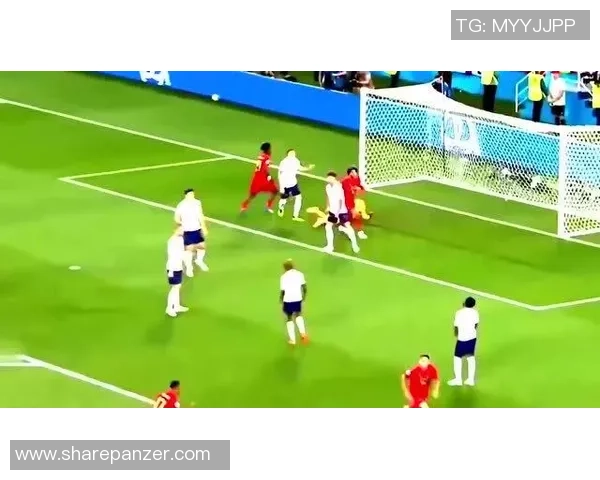 足球场上的爆笑瞬间:球星失误搞笑镜头合集,笑到停不下来 足球场上的爆笑瞬间:球星失误搞笑镜头合集,笑到停不下来