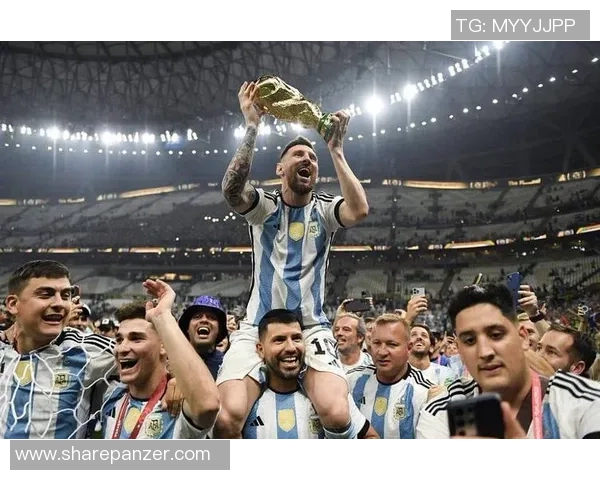 足球巨星转会风云再起多名球员转场引发全球关注与热议 足球巨星转会风云再起多名球员转场引发全球关注与热议