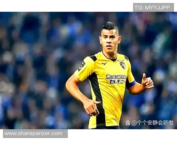 足球9号中后卫球星崛起 探索其如何成为球队防线的绝对核心 足球9号中后卫球星崛起 探索其如何成为球队防线的绝对核心